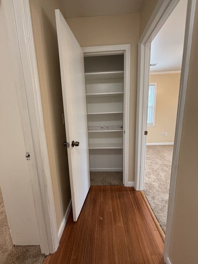 Building Photo - 115 Aylesbury Rd