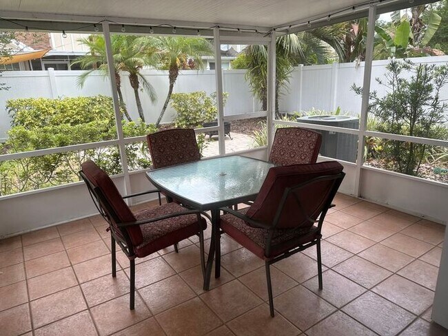 Building Photo - Cozy 3 bed 2.5 bath home in the heart of O...