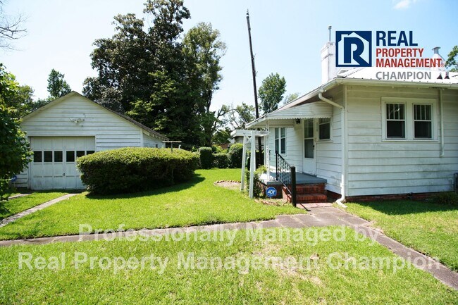 Building Photo - Charming 3 BD/1 BA Home with Fresh Updates...