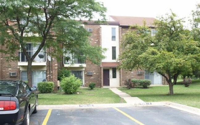 Primary Photo - Wine Tree Apartments