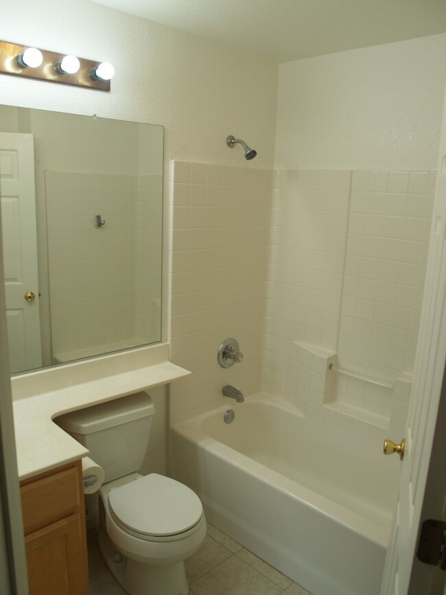 Building Photo - East Dublin Townhome in Great Location!