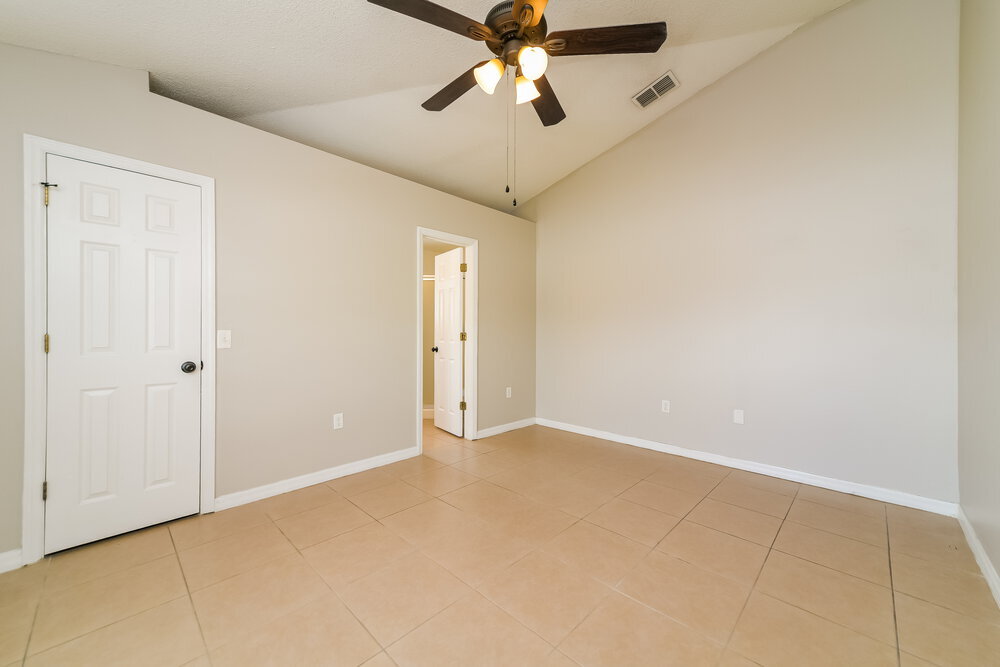 Building Photo - 330 Medina Ct
