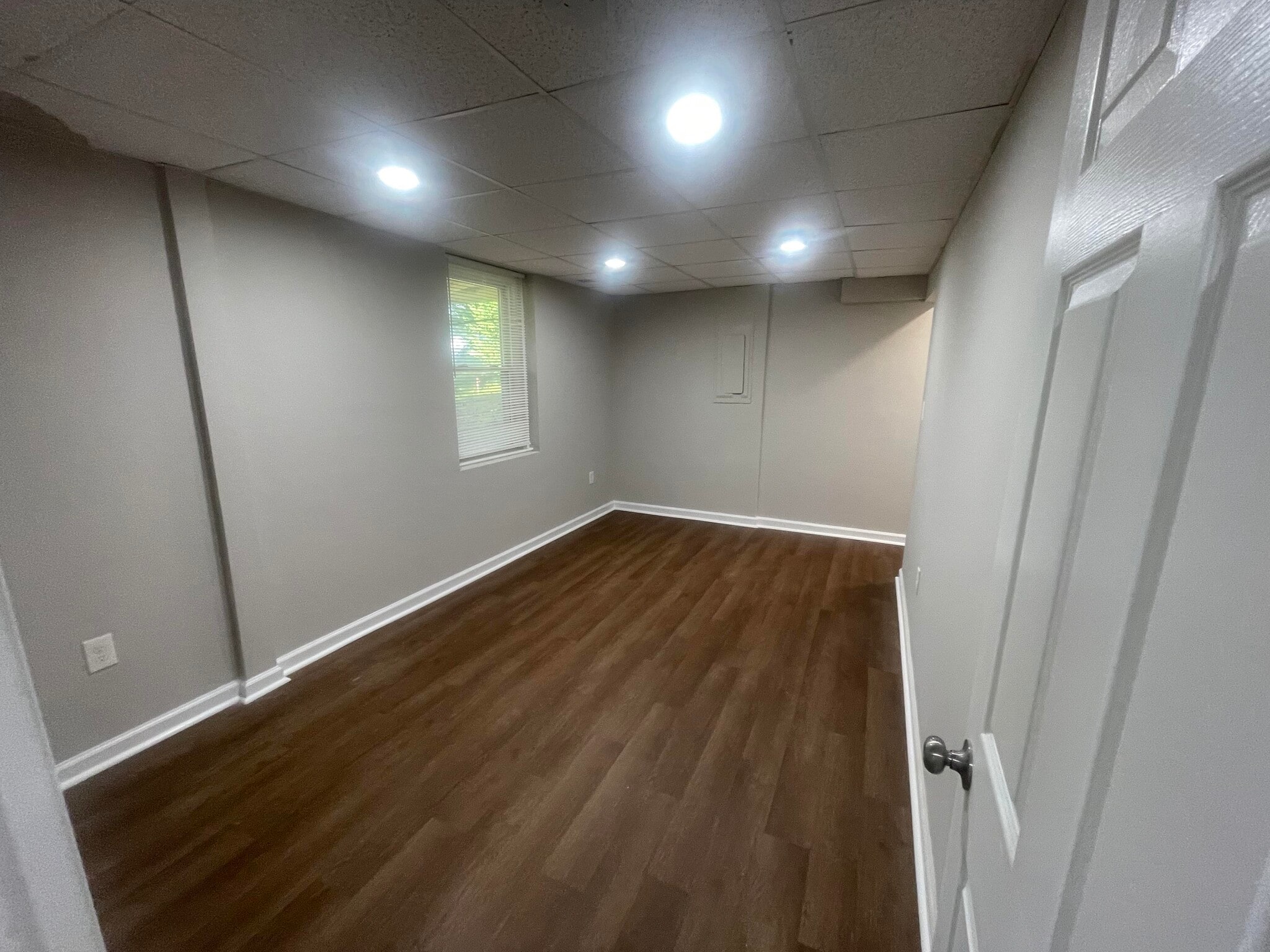 Building Photo - 221 Fallsway Ln