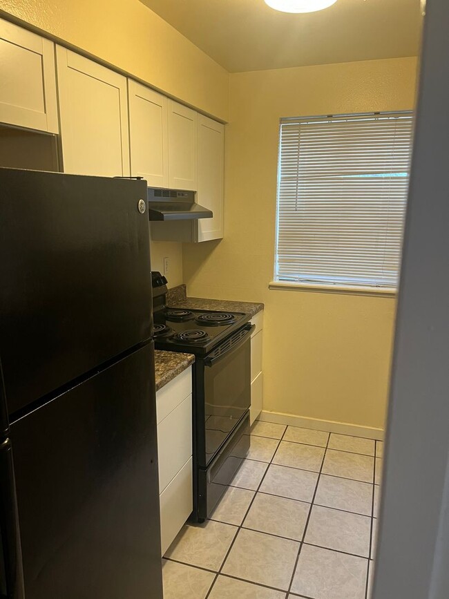 Building Photo - Spacious 1BR Condo - Available Soon