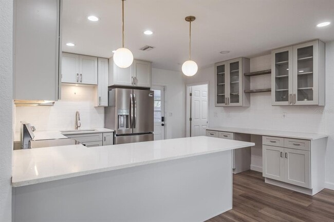 Building Photo - 781 40th Ave NE