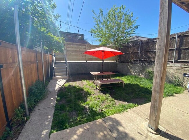 Building Photo - 1644 N Hermitage Ave