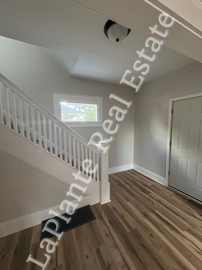 Building Photo - Freshly Updated 3-Bedroom Home on Greenwoo...