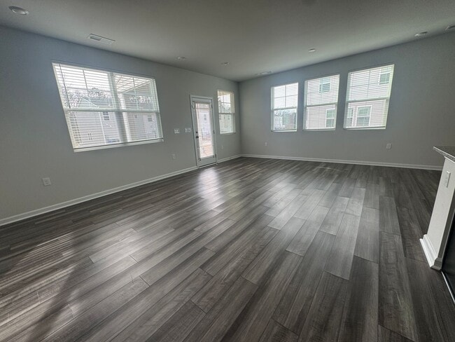 Building Photo - Beautiful & Spacious Home for Rent