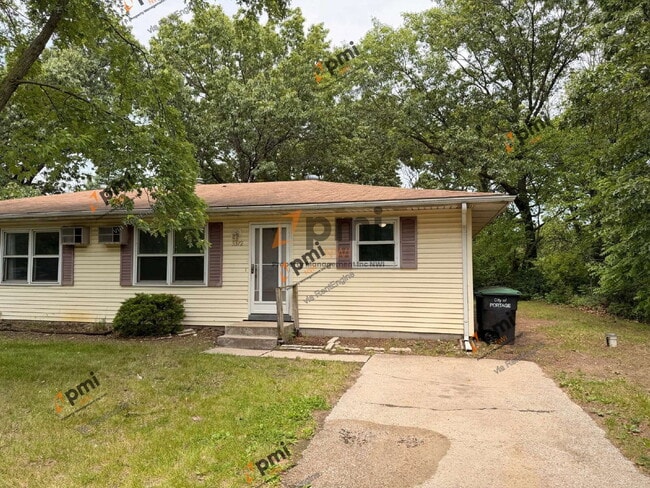 Building Photo - 5372 Plaza Ave