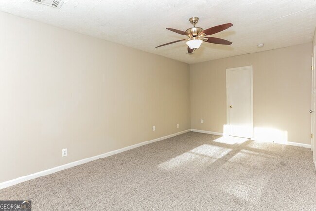 Building Photo - 3656 Chestnut Lake Ct