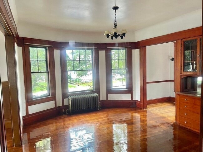 Building Photo - 47 Pleasant St