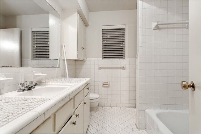 Building Photo - 7544 Brentcove Cir