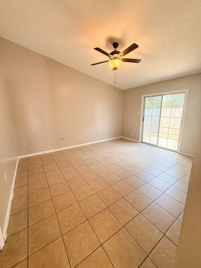 Building Photo - 3 Bedroom, 2 Bath Home in Valdosta