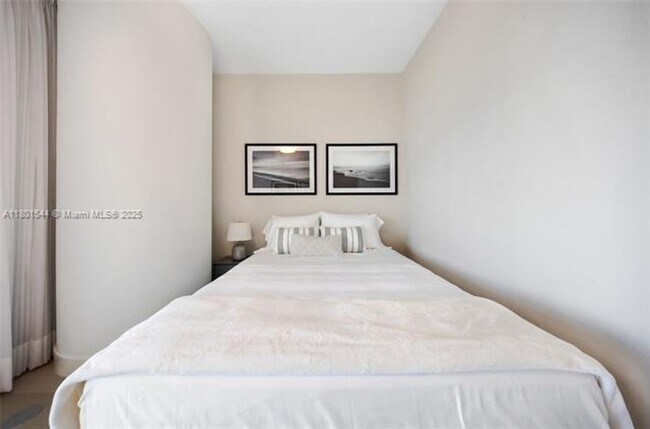 Building Photo - 10201 Collins Ave