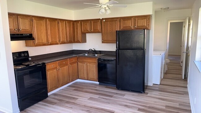 Building Photo - 3043 Regent St