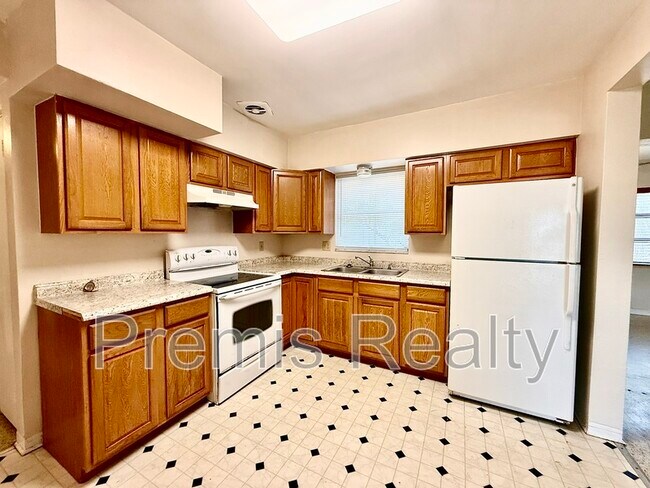 Building Photo - 990 62nd Terrace S