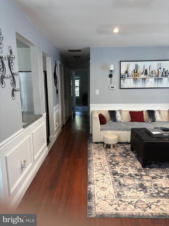 Building Photo - 310 Steeplechase Ct