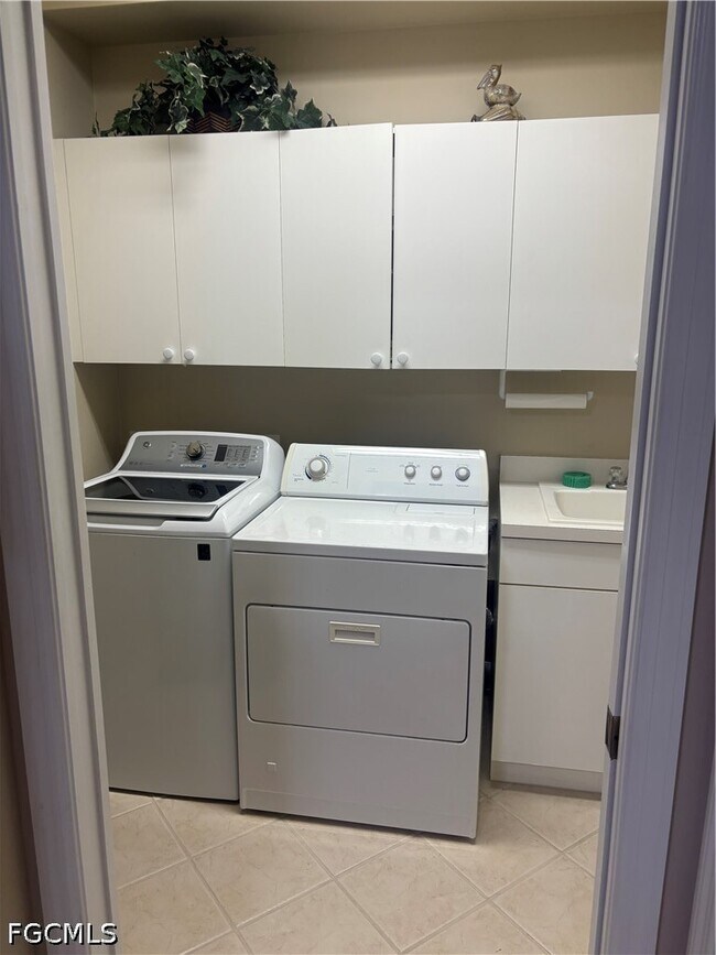 Building Photo - 9305 Aviano Dr