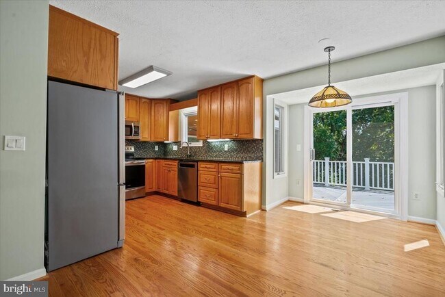 Building Photo - 11811 Dinwiddie Dr