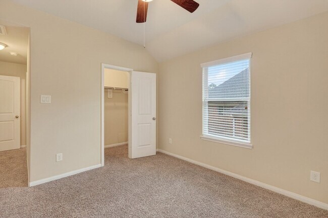 Building Photo - 13302 Hidden Valley Dr