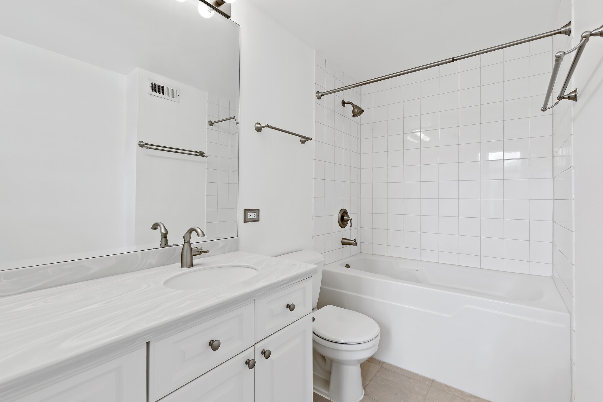 Building Photo - 420 S Clinton St