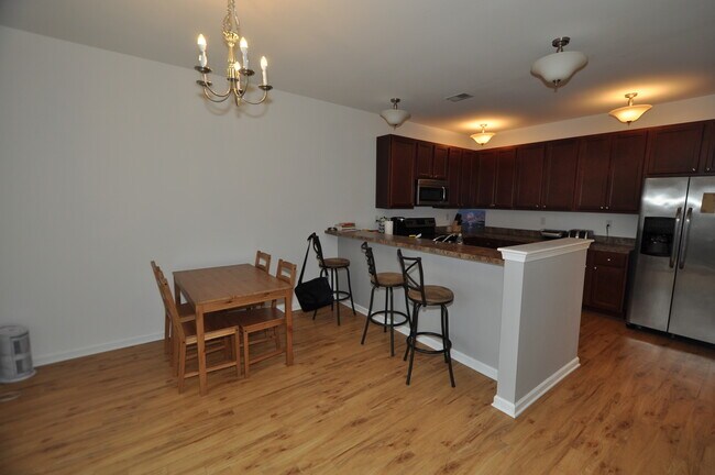 Building Photo - Kings Pointe at Western Branch