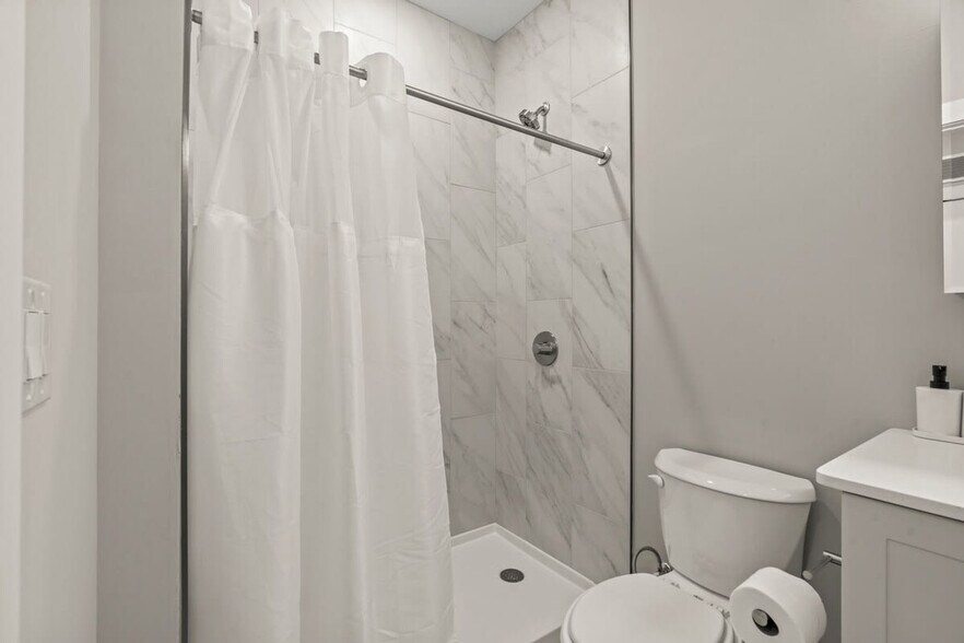 Building Photo - 916 N Delaware Ave