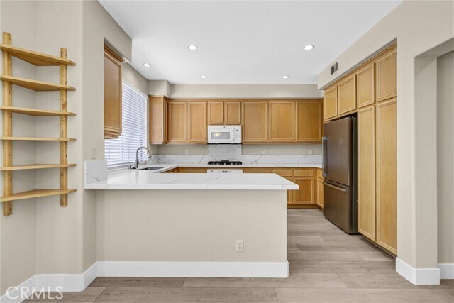 Building Photo - 17 Del Sonterra
