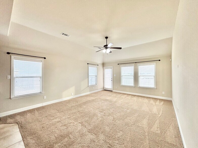 Building Photo - 3010 Sweetwater Trl