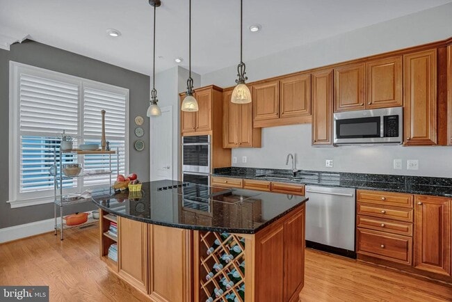 Building Photo - 708 Day Ln