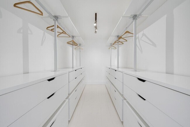 Building Photo - 3430 Galt Ocean Dr