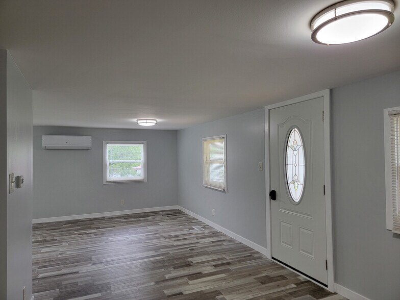 Building Photo - 625 Weavertown Rd
