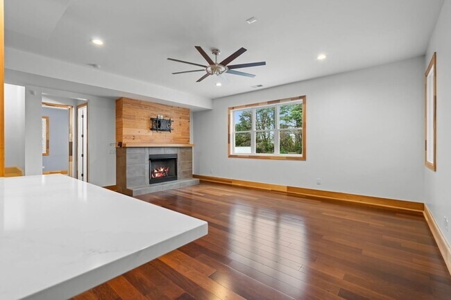 Building Photo - 444 Wild Elm St