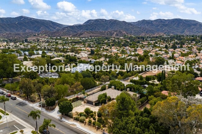 Building Photo - Amazing Executive Estate!