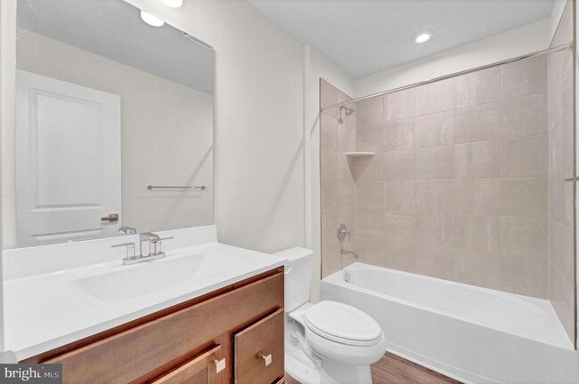 Building Photo - 66 SPYGLASS HILL Dr