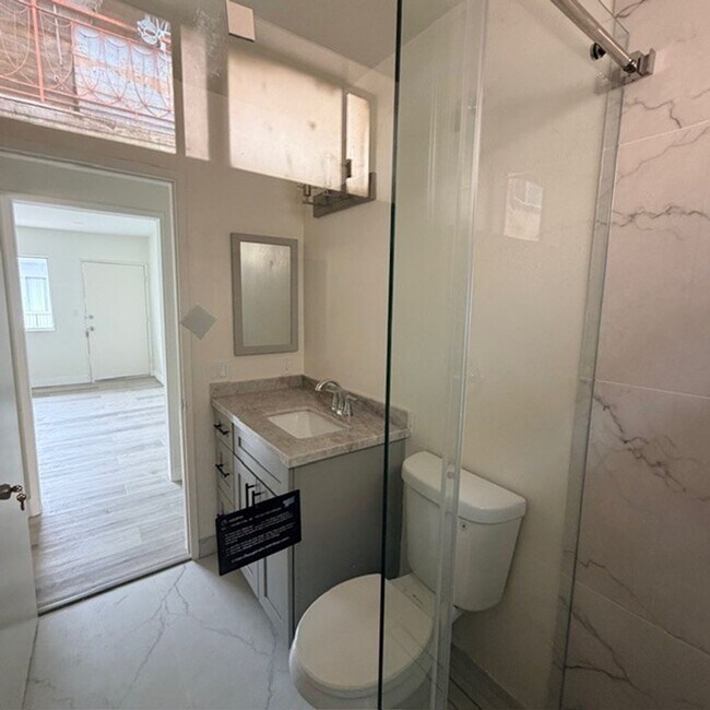 Building Photo - Fully Renovated 1BR in Van Nuys – Modern Kitchen + Parking