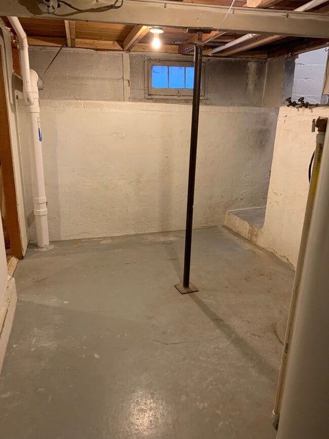Building Photo - 4 Bedroom Duplex