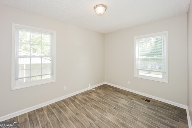 Building Photo - 862 Kennesaw Dr