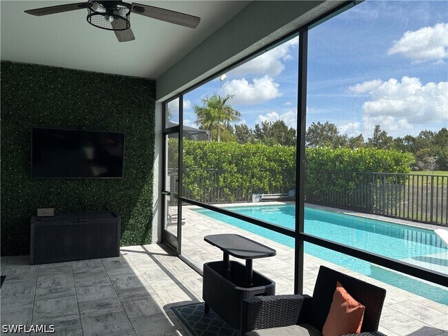 Building Photo - 2458 Orchard St