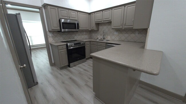 Building Photo - 2400 N Braeswood Blvd