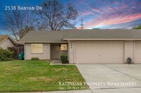 Building Photo - 3-Bedroom 2-Bath Lodi Duplex