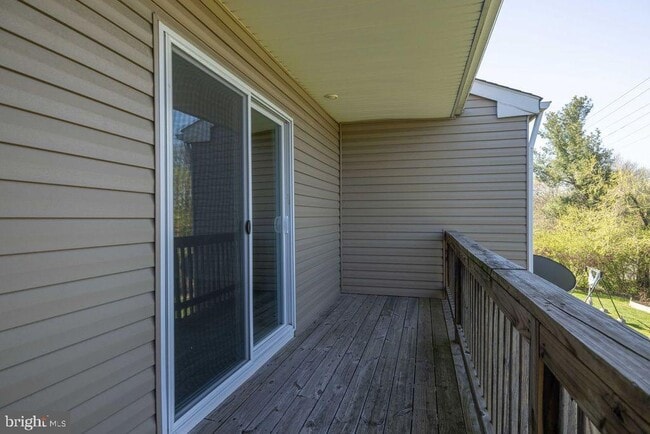 Building Photo - 3206 Emerald Pl