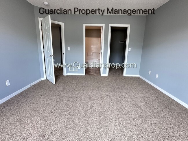 Building Photo - Champlin Town Home, 2 Car Garage, Dishwasher, Washer/Dryer, Balcony, May/June Move in Dates