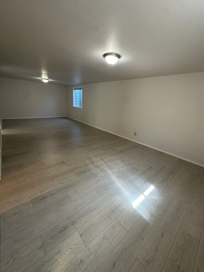 Building Photo - 1367