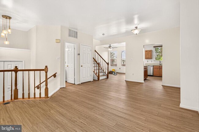 Building Photo - 14637 Stream Pond Dr