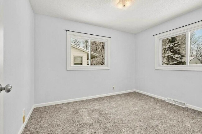 Building Photo - 1417 Starview Dr