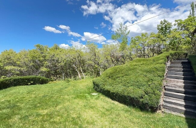 Building Photo - Large home with spectacular Salt Lake City views