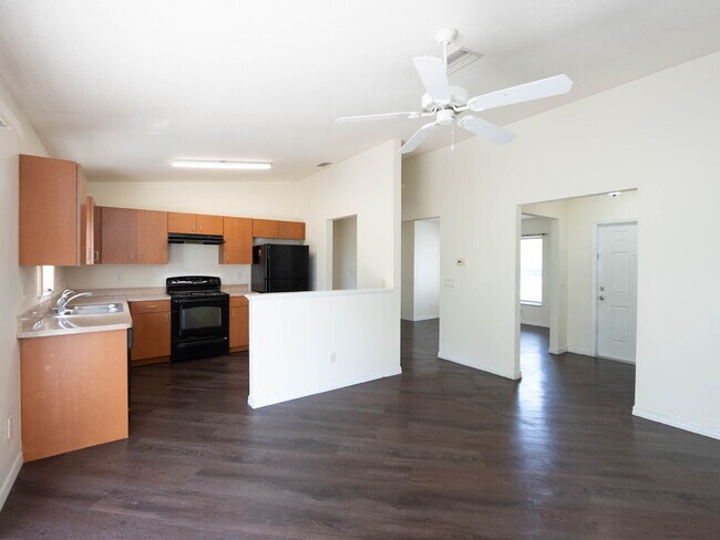 Building Photo - "Freshly Painted 3-Bed  with 2 Baths Home ...