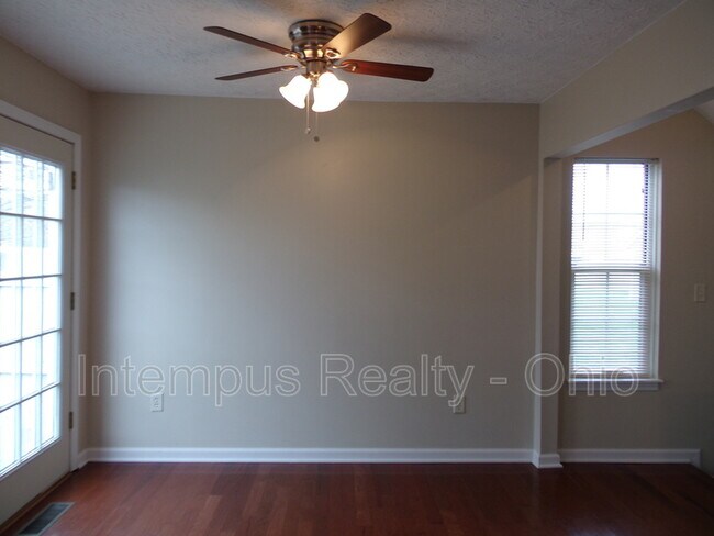 Building Photo - 7839 Meadowhaven Blvd