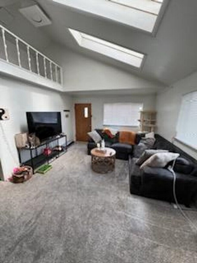 Building Photo - 2bed 1 bath Boulder duplex for rent